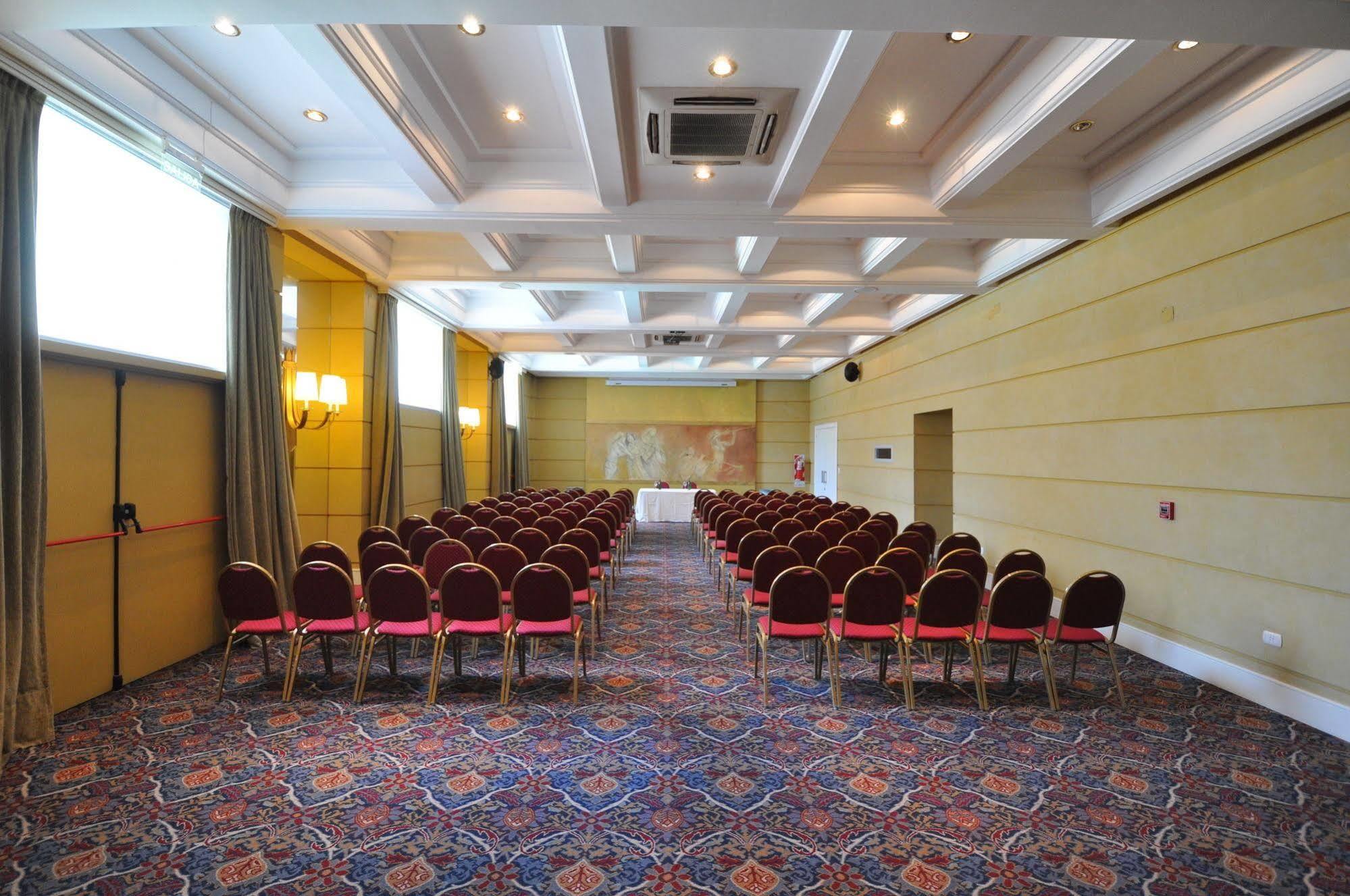 Amerian Executive Mendoza Hotel Екстер'єр фото